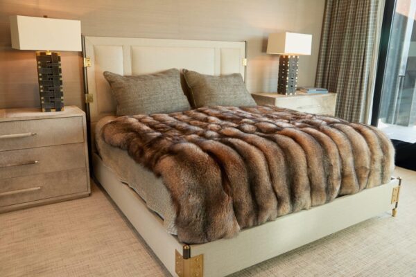Arli | Scandinavian Crystal Beige Fox Fur Throw – Blanket