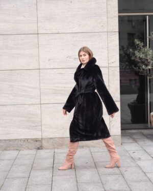 Octavia | Luxury Scandinavian Black Mink Fur Coat With Lavish Notched Collar &  Fur Belt